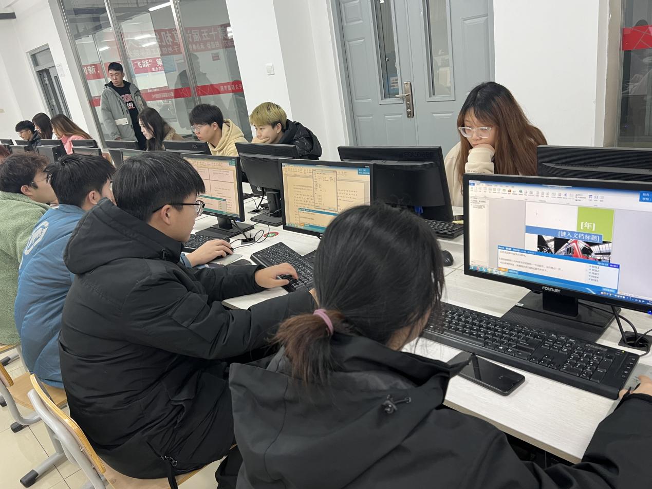 電子與信息工程學(xué)院成功舉辦第十五屆計(jì)算機(jī)教育信息咨詢活動(dòng)